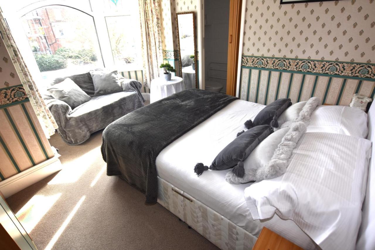 Hotel Columbus Scarborough Bagian luar foto